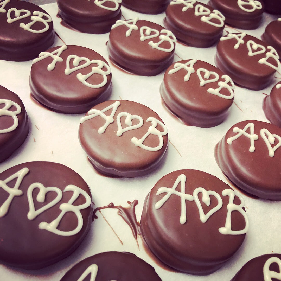 Mr. & Mrs. or Monogram Oreosⓒ