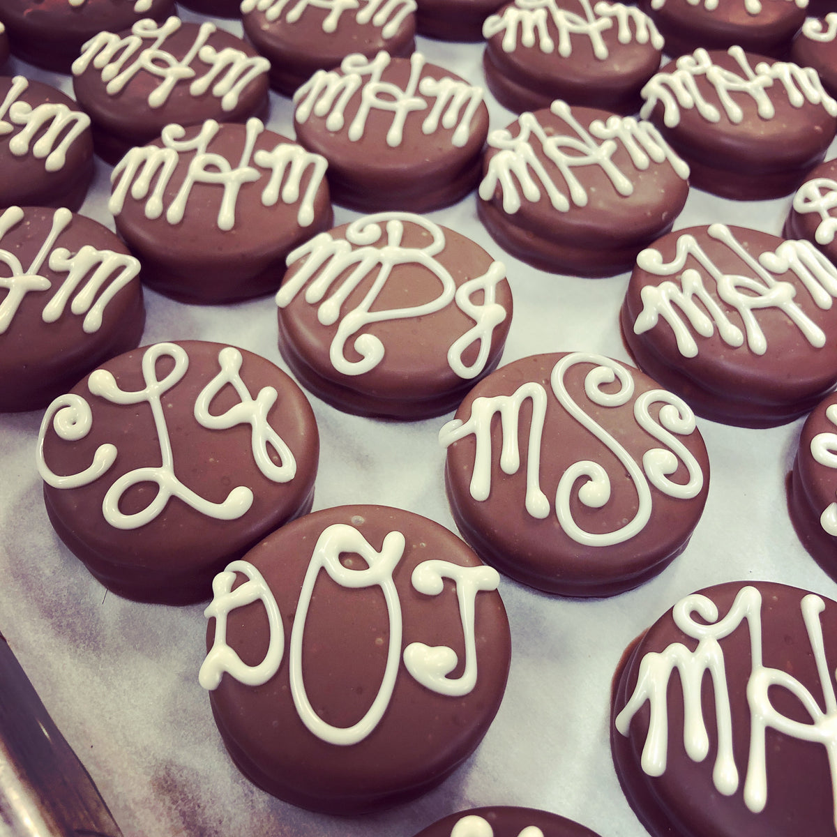 Mr. & Mrs. or Monogram Oreosⓒ