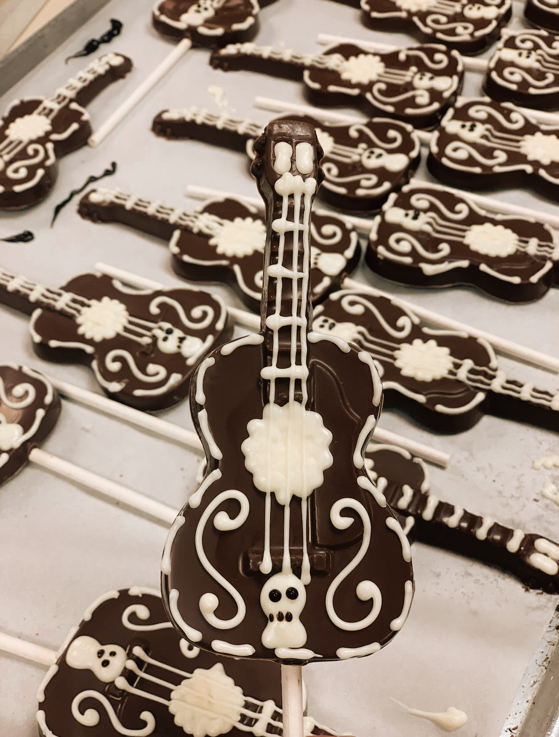 Dia de Los Muertos Coco-inspired Guitar Sucker Pops